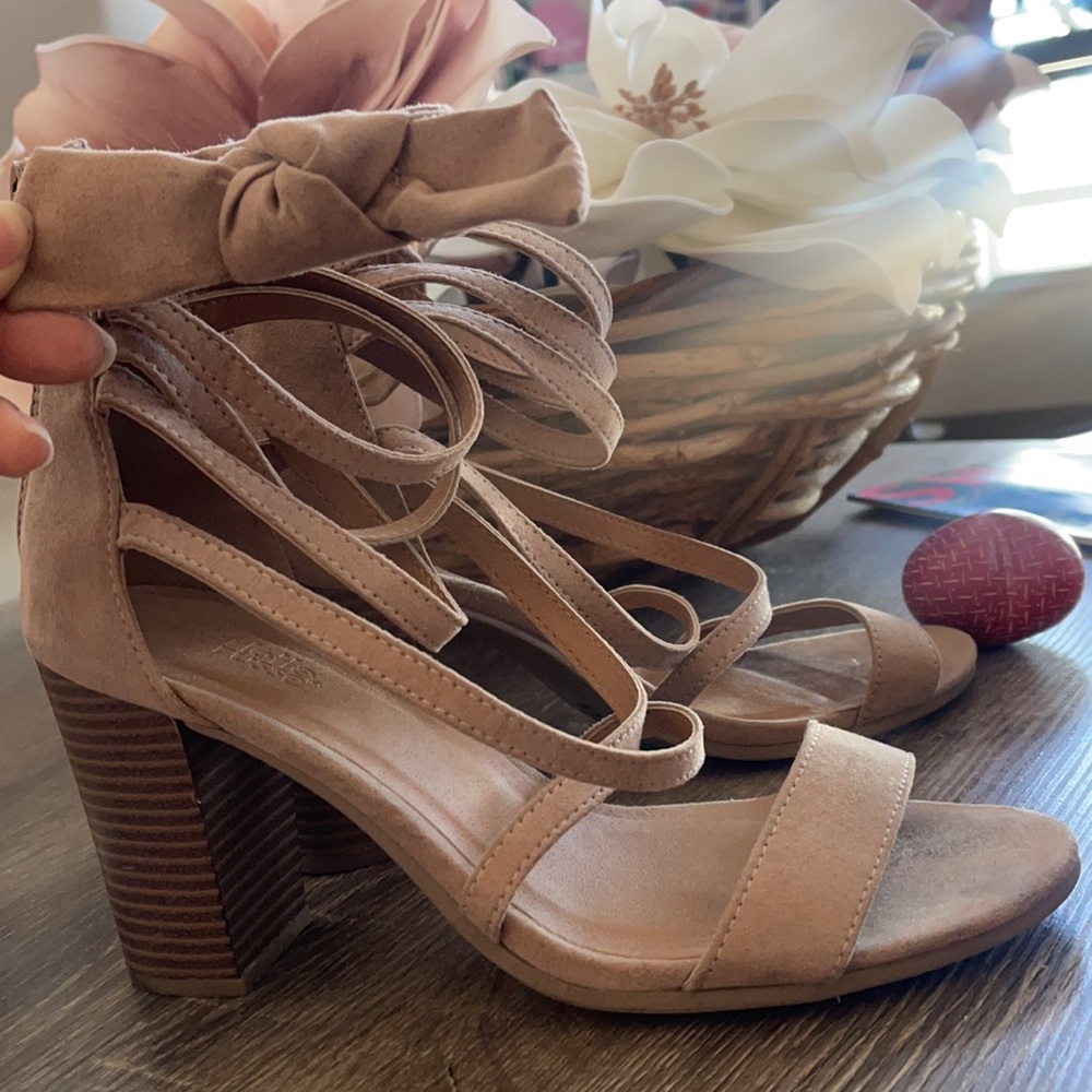 Nude pink shoes size 7